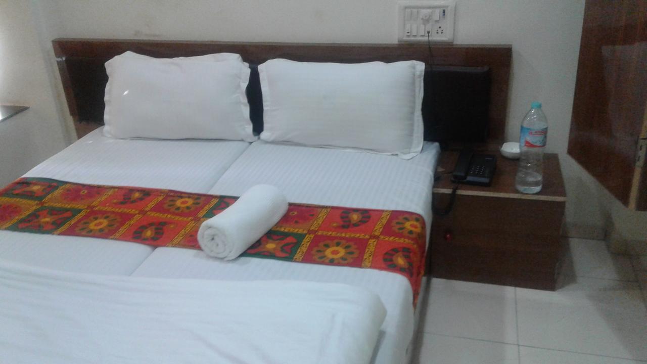 Akshara Residency Hotell Mumbai Exteriör bild